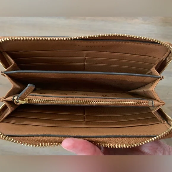 TORY BURCH Thea Multi-Gusset Zip
Continental Wallet - Picture 5 of 10